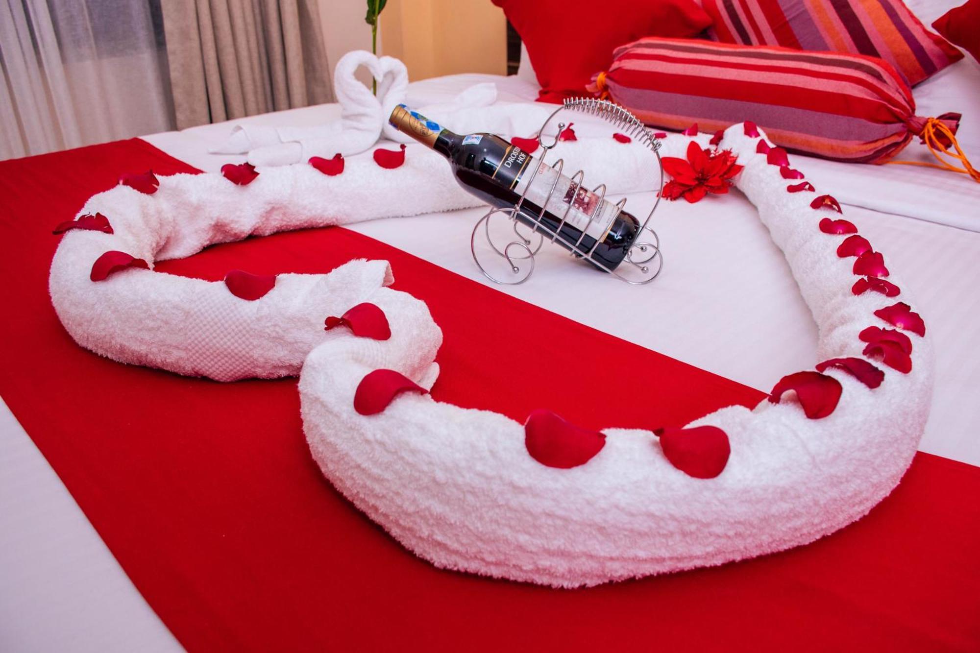 Buraha Zenoni Hotel And Resort ナクル エクステリア 写真
