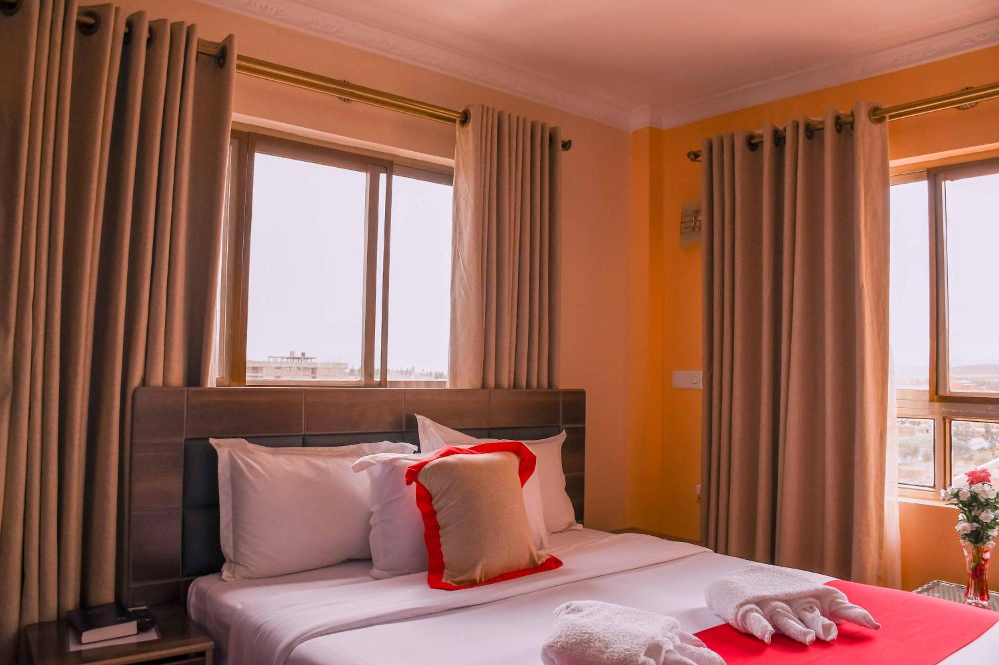 Buraha Zenoni Hotel And Resort ナクル エクステリア 写真