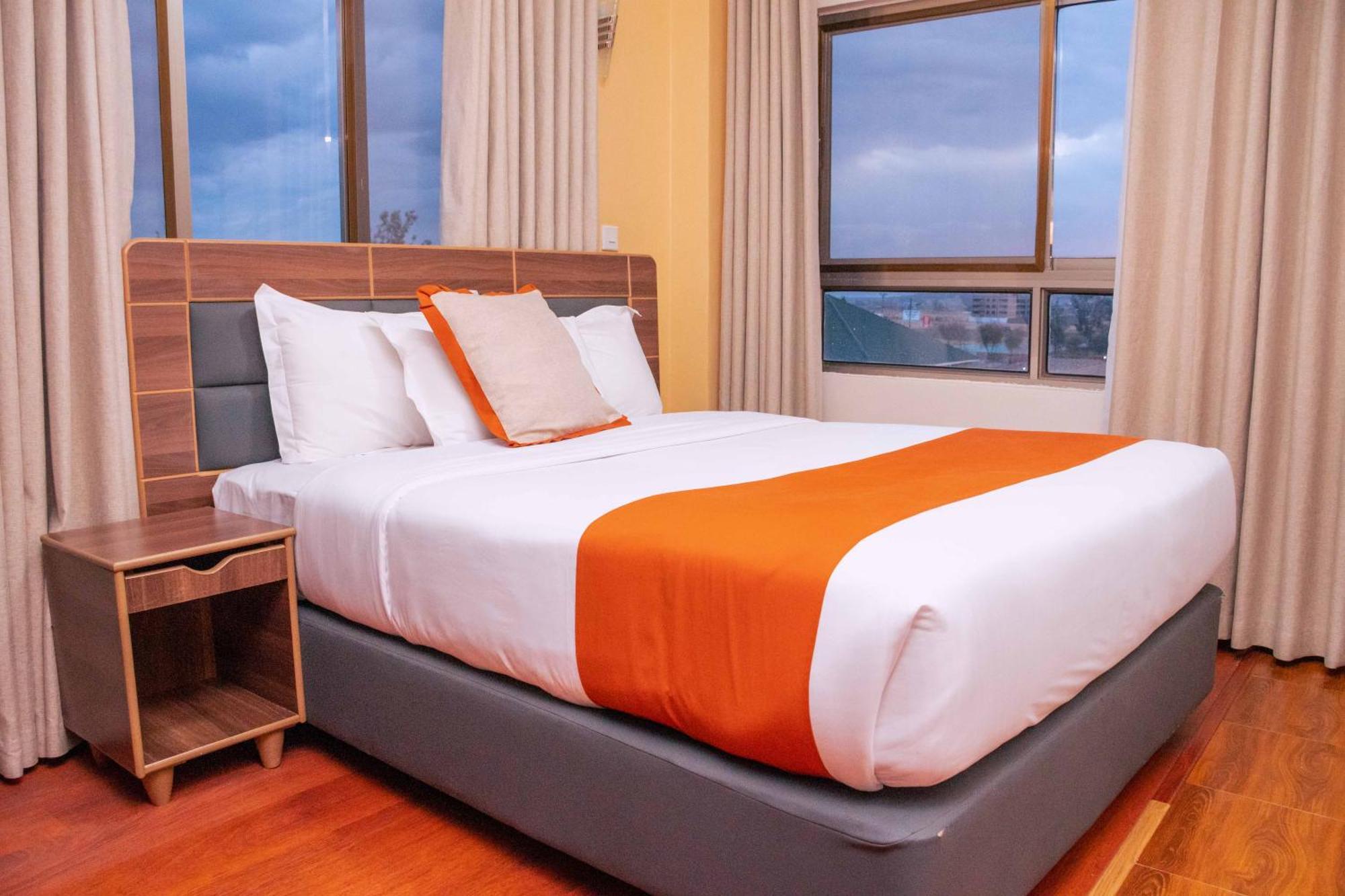 Buraha Zenoni Hotel And Resort ナクル エクステリア 写真