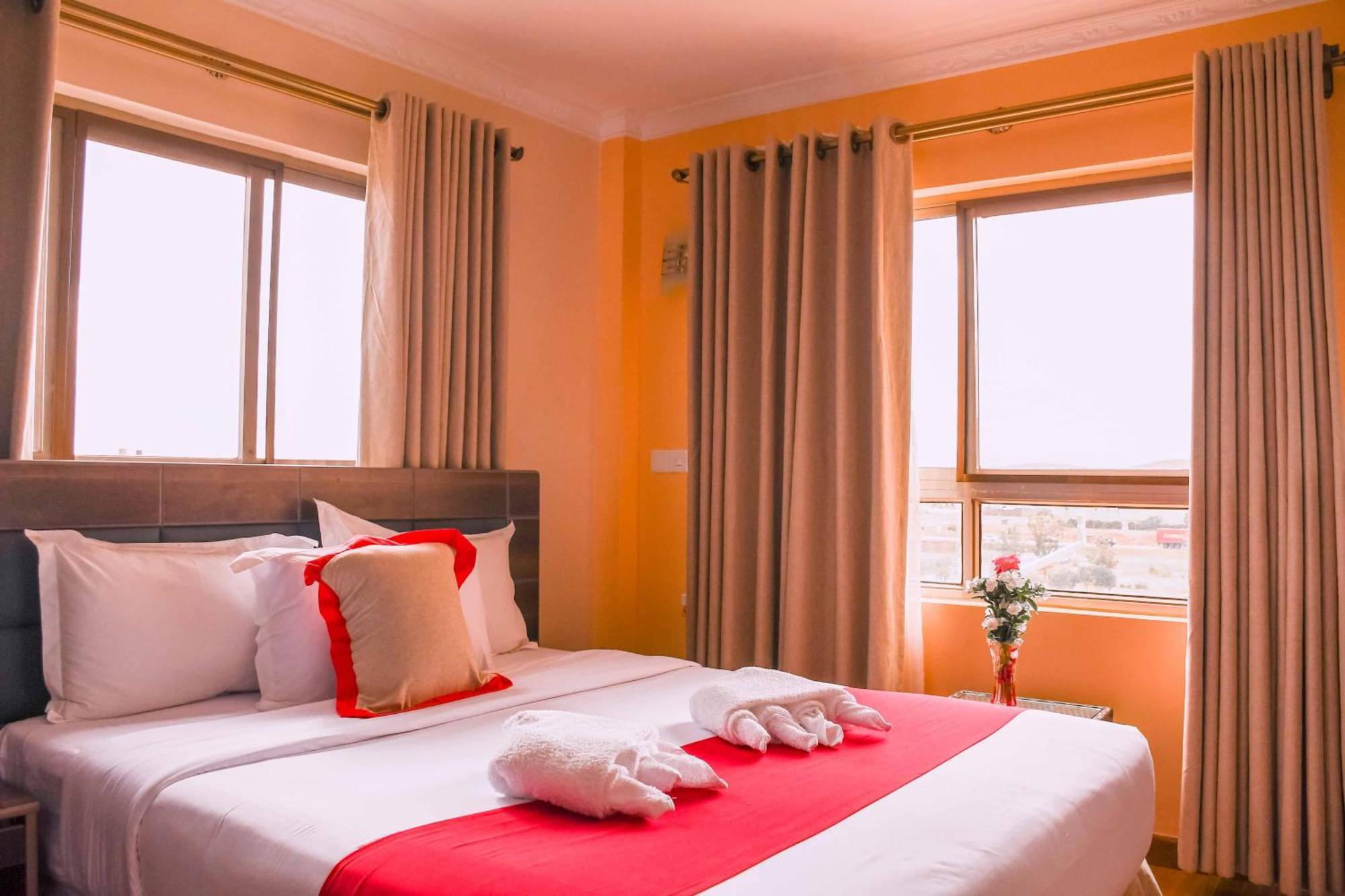 Buraha Zenoni Hotel And Resort ナクル エクステリア 写真