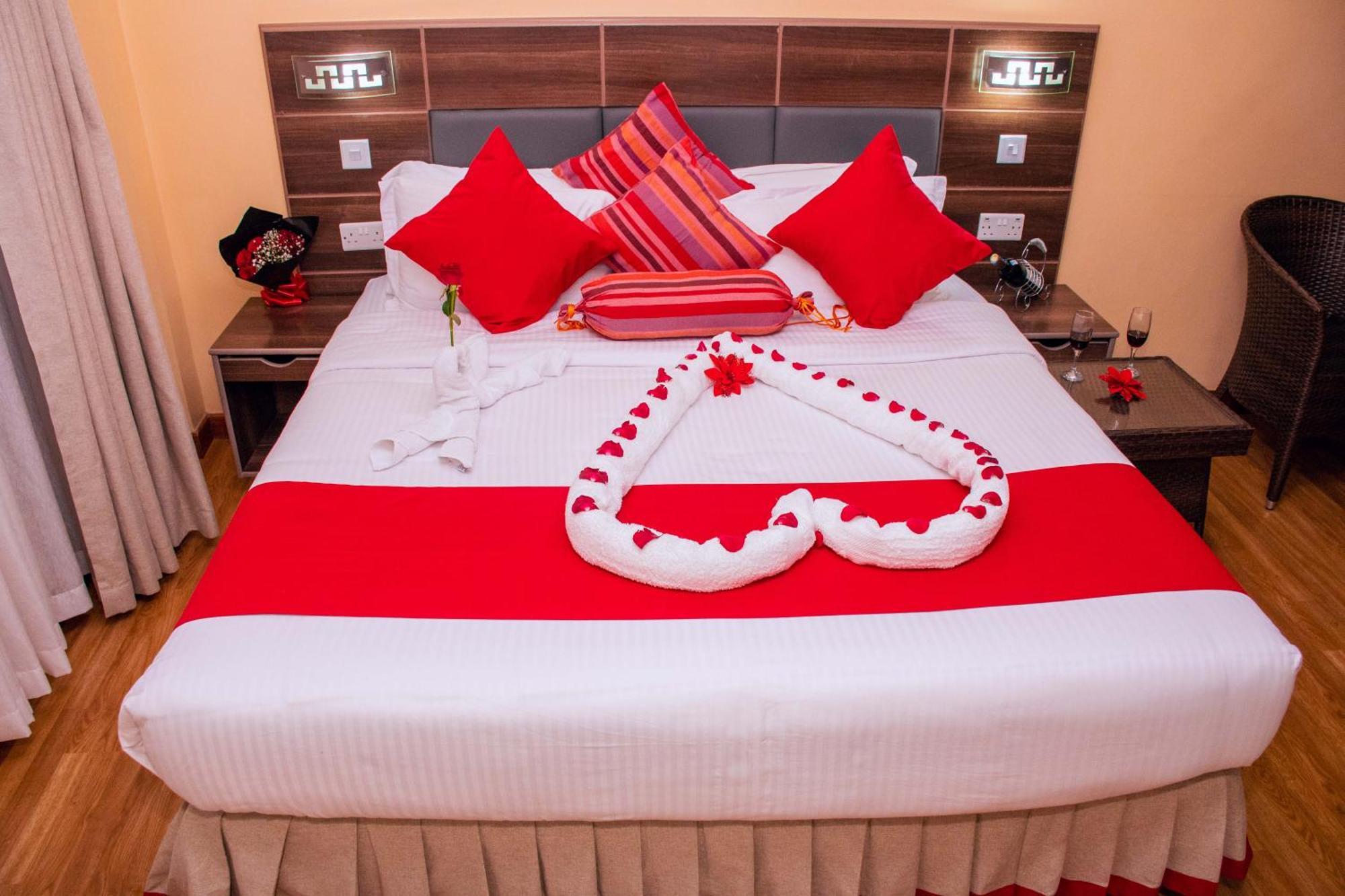 Buraha Zenoni Hotel And Resort ナクル エクステリア 写真