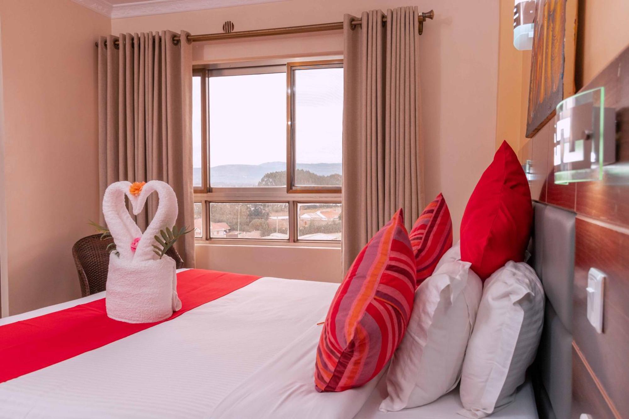 Buraha Zenoni Hotel And Resort ナクル エクステリア 写真