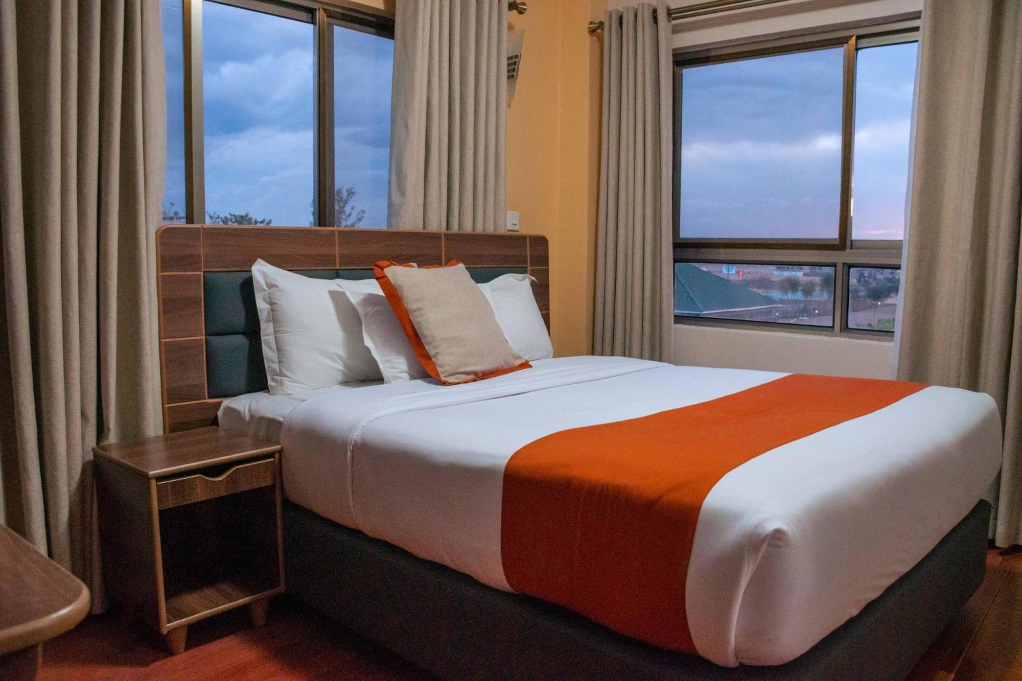Buraha Zenoni Hotel And Resort ナクル エクステリア 写真