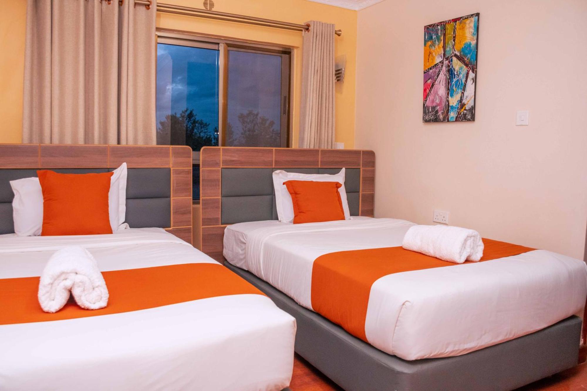 Buraha Zenoni Hotel And Resort ナクル エクステリア 写真