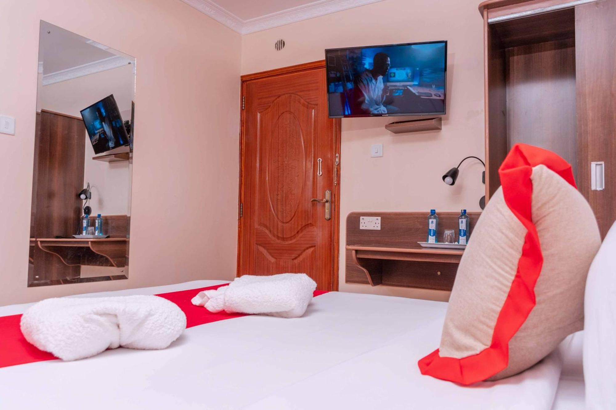 Buraha Zenoni Hotel And Resort ナクル エクステリア 写真
