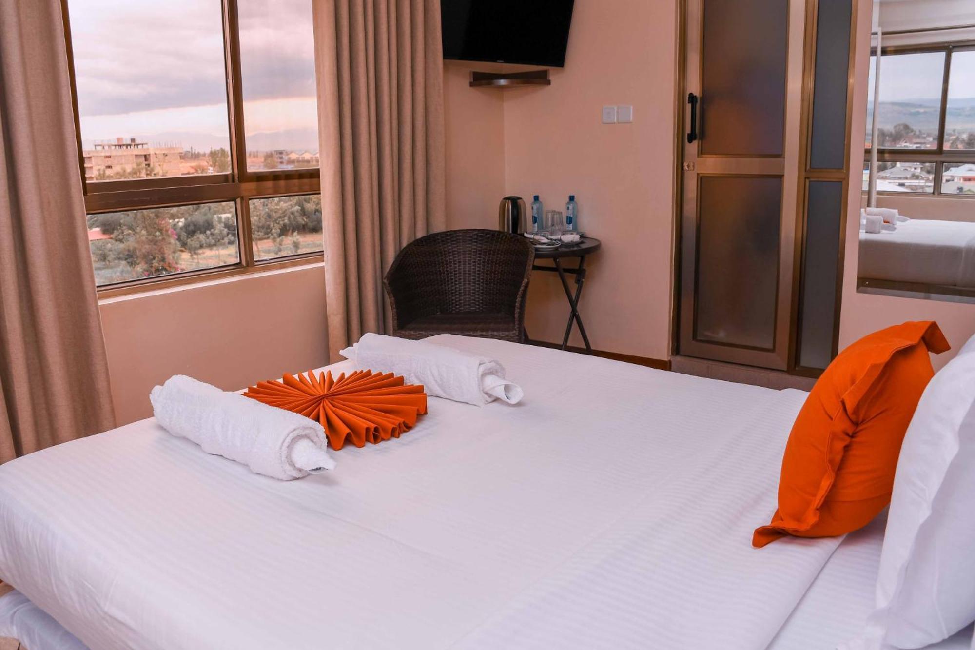 Buraha Zenoni Hotel And Resort ナクル エクステリア 写真