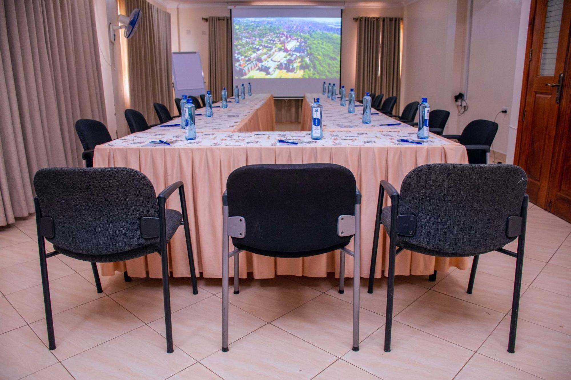 Buraha Zenoni Hotel And Resort ナクル エクステリア 写真