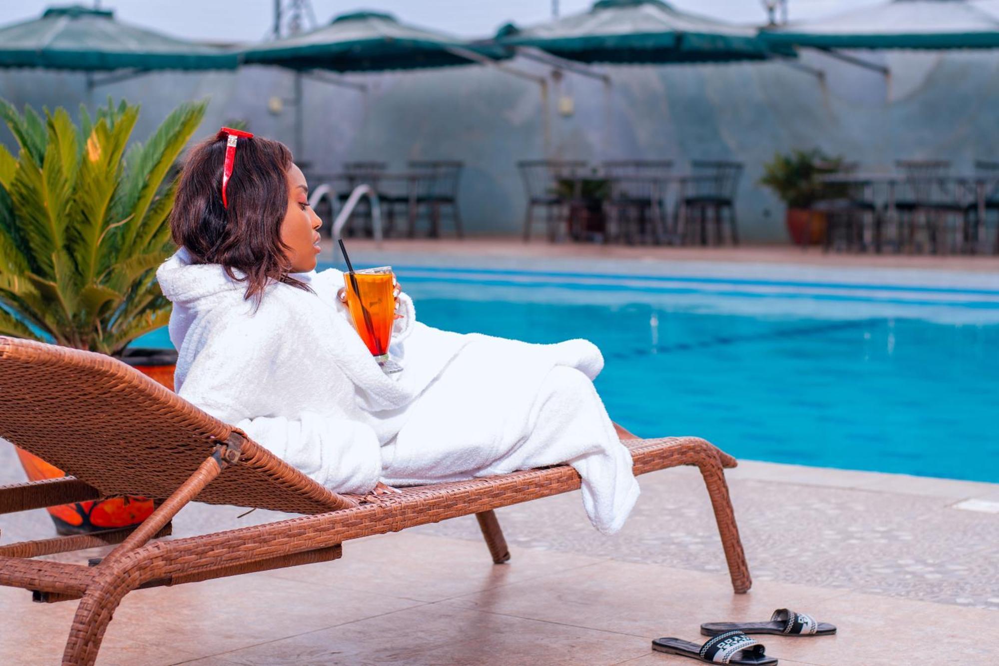 Buraha Zenoni Hotel And Resort ナクル エクステリア 写真